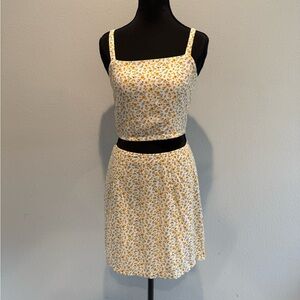 Hollister Floral Skirt Set - Yellow and White Top PTP 16”, Lg 10”. Waist 13.5”.